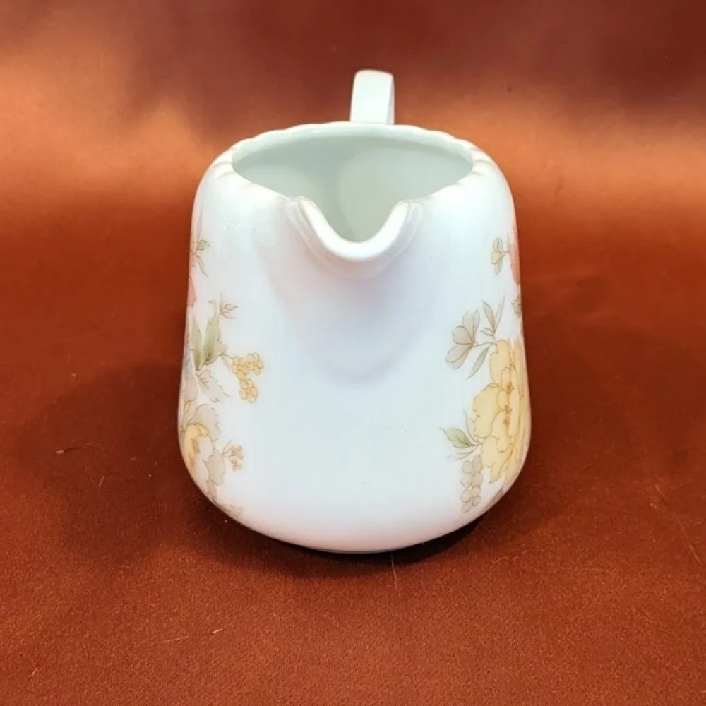Vintage Ichiyama Toen Japan Floral‎ Porcelain Creamer Ribbed Edge
